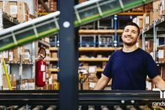 colaborador en una fábrica.