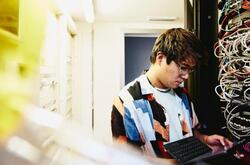 un programador de una empresa transnacional.